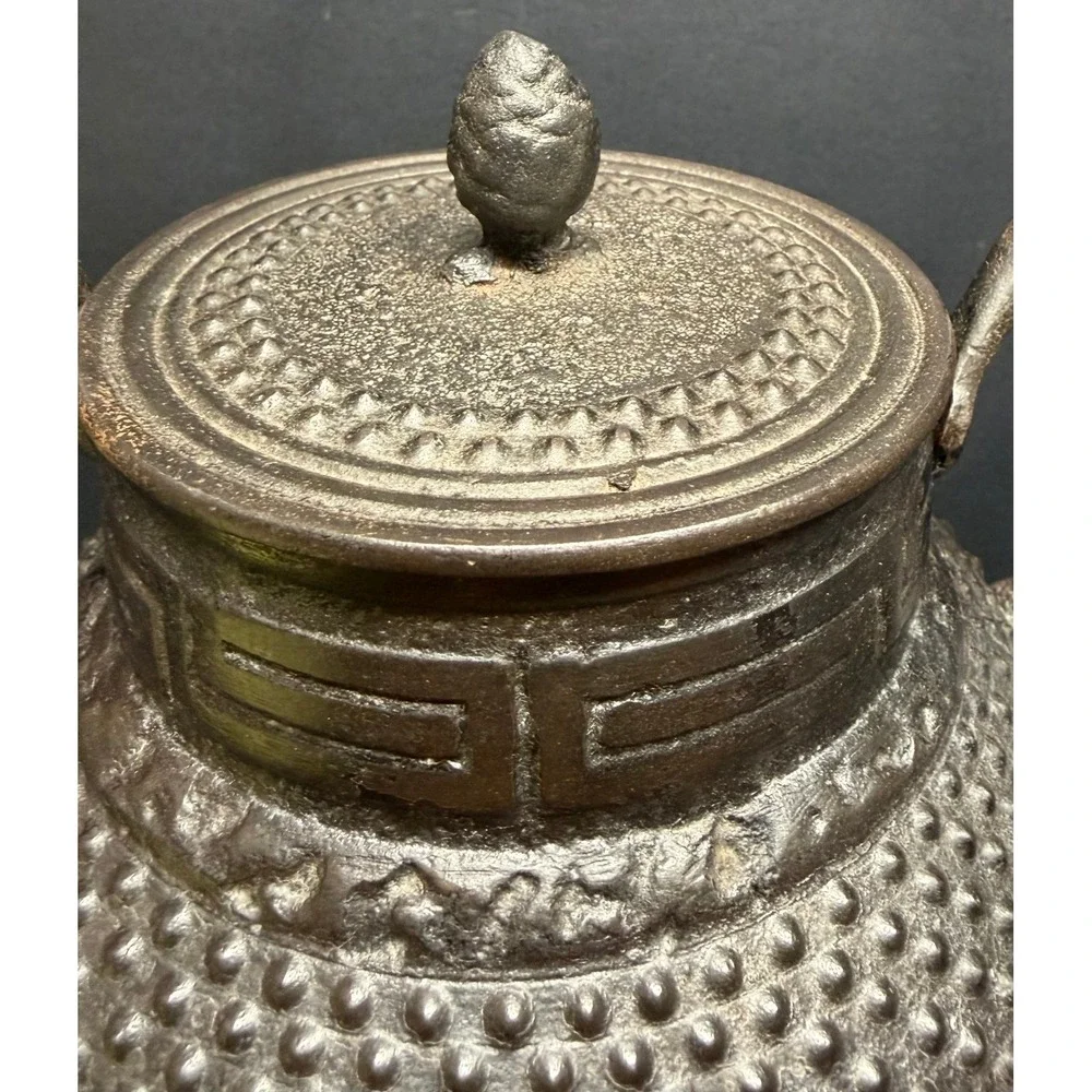 1935 Japanese Cast Iron Tetsubin‎ Teapot Hobnail Arare Pattern Pinecone Finial